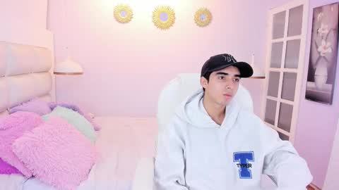 Snapshot of hottiie_guy chatting on November 2025 06:29:02 PM hottiie_guy online show from November 2025 06:29:02 PM