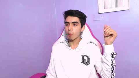 Snapshot of hottiie_guy chatting on December 2025 06:28:01 PM hottiie_guy online show from December 2025 06:28:01 PM