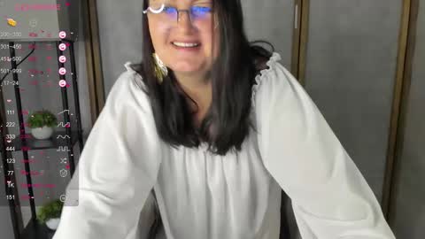 Anna online show from November 2025 02:43:02 AM