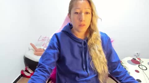 hottychrystal online show from December 2025 10:31:01 AM