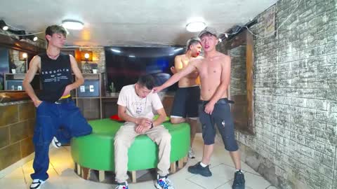 Snapshot of howents chatting on January 2025 01:45:02 AM HOWENTS online show from January 2025 01:45:02 AM