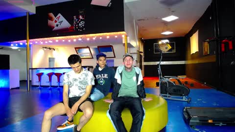 Snapshot of howents chatting on January 2025 01:13:02 AM HOWENTS online show from January 2025 01:13:02 AM