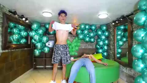 Snapshot of howents chatting on January 2025 05:51:01 AM HOWENTS online show from January 2025 05:51:01 AM