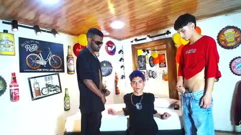 Snapshot of howents chatting on February 2025 02:38:01 AM HOWENTS online show from February 2025 02:38:01 AM