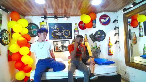 Snapshot of howents chatting on February 2025 02:47:02 AM HOWENTS online show from February 2025 02:47:02 AM