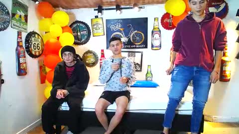 Snapshot of howents chatting on February 2025 02:41:01 AM HOWENTS online show from February 2025 02:41:01 AM