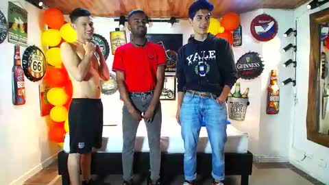 Snapshot of howents chatting on February 2025 02:37:01 AM HOWENTS online show from February 2025 02:37:01 AM