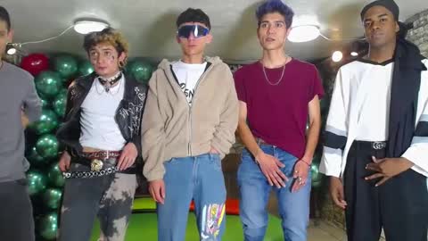 Snapshot of howents chatting on February 2025 03:12:01 AM HOWENTS online show from February 2025 03:12:01 AM