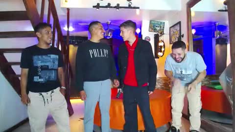 Snapshot of howents chatting on September 2025 02:03:02 AM HOWENTS online show from September 2025 02:03:02 AM