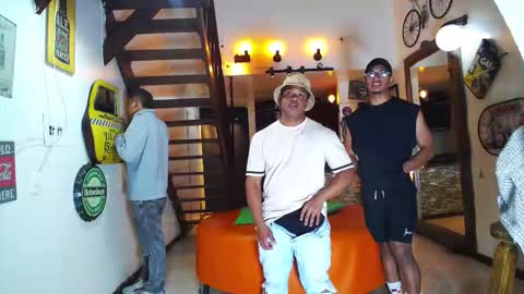 Snapshot of howents chatting on November 2025 12:10:01 AM HOWENTS online show from November 2025 12:10:01 AM