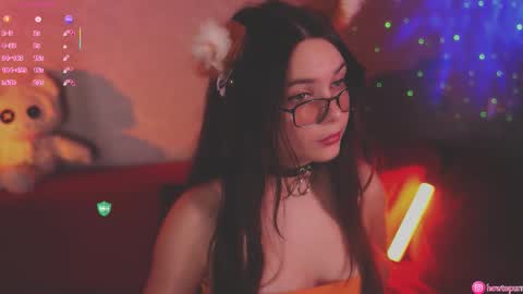 Mia online show from October 2025 05:01:01 PM