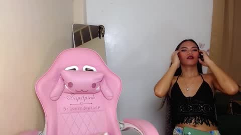 Snapshot of hugeasiancockandrea chatting on December 2024 08:42:01 PM drea online show from December 2024 08:42:01 PM