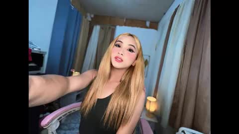 Snapshot of hugeasiancockandrea chatting on October 2025 10:18:02 PM drea online show from October 2025 10:18:02 PM