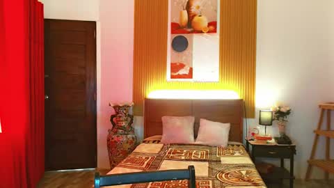 nathalie online show from November 2025 08:15:02 AM