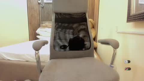 Queen karen grey online show from December 2024 07:29:02 AM