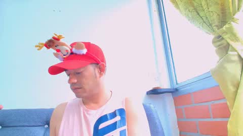 hugo_bighot online show from December 2024 01:32:01 PM