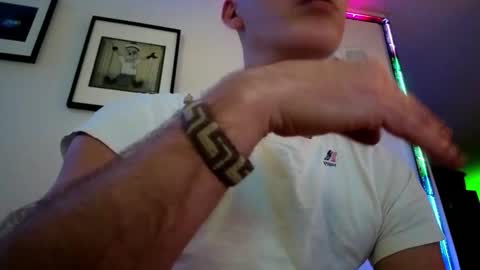 Hugo online show from November 2025 10:32:02 PM