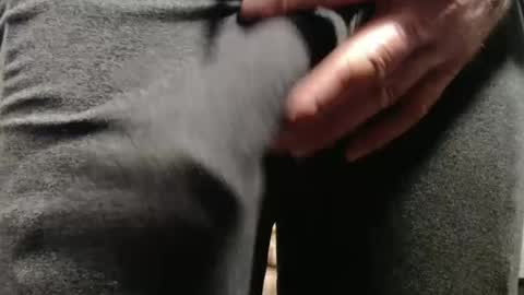 Snapshot of hung_hot_fit10 chatting on October 2025 02:32:01 AM Big uncut cock dripping online show from October 2025 02:32:01 AM