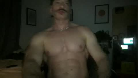 Snapshot of hungbritdaddy chatting on December 2024 09:33:01 PM MuscleHungBrit online show from December 2024 09:33:01 PM