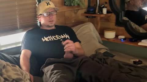 Snapshot of hungsingledad79 chatting on December 2024 07:27:02 PM HuingsingleDad79 online show from December 2024 07:27:02 PM