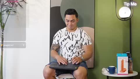 hunk_ryan online show from February 2025 12:21:02 PM