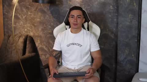 hunk_ryan online show from November 2025 08:14:01 AM