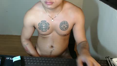 Snapshot of hunkyzeus chatting on January 2025 10:52:01 PM hunkyzeus online show from January 2025 10:52:01 PM