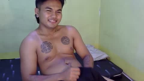 Snapshot of hunkyzeus chatting on October 2025 05:25:01 PM hunkyzeus online show from October 2025 05:25:01 PM