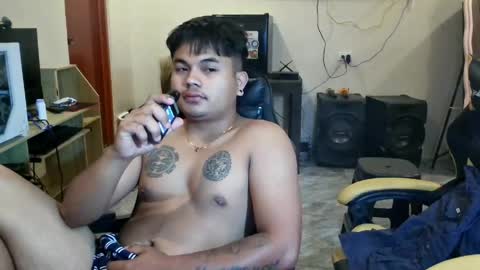 hunkyzeus online show from April 2026 05:39:02 PM