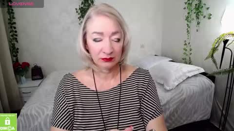 Irena online show from October 2025 05:01:01 PM