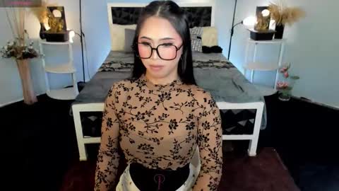 Snapshot of hunterxhuntress chatting on November 2025 03:39:02 AM HELLO HANNAH IS BACK online show from November 2025 03:39:02 AM