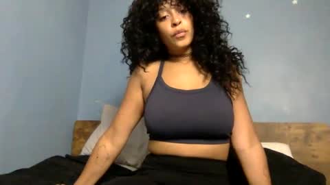 Snapshot of hunyybunz chatting on December 2024 04:31:02 AM Goddess Hunyy online show from December 2024 04:31:02 AM