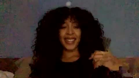 Snapshot of hunyybunz chatting on December 2024 02:47:02 AM Goddess Hunyy online show from December 2024 02:47:02 AM