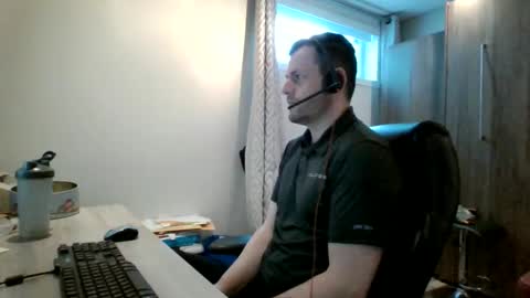 Snapshot of hurley7890 chatting on April 2026 02:50:01 PM hurley7890 online show from April 2026 02:50:01 PM