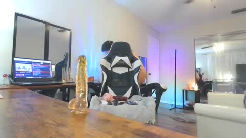 hustlebunni7 online show from November 2025 02:28:01 PM