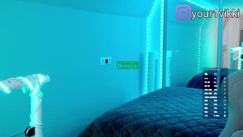 Snapshot of hustleebabyy_vikki chatting on November 2025 07:35:02 PM Vika online show from November 2025 07:35:02 PM