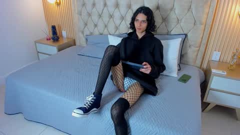 hxxyro online show from February 2026 07:29:02 PM