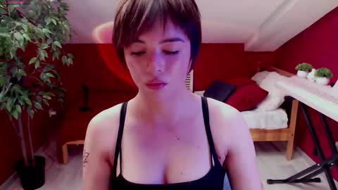 Snapshot of hypequeen_ chatting on September 2025 01:33:02 PM Julia online show from September 2025 01:33:02 PM