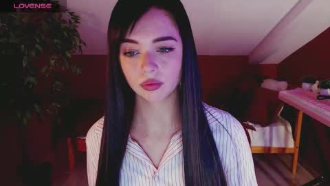 Snapshot of hypequeen_ chatting on September 2025 09:15:02 PM Julia online show from September 2025 09:15:02 PM