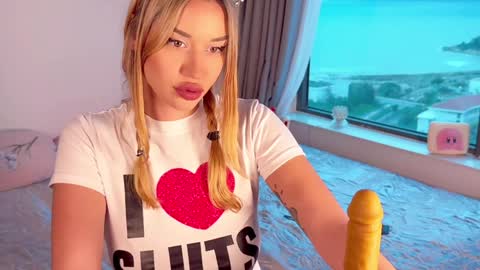 Snapshot of hypnotic_kitty chatting on January 2025 09:45:02 AM Your submissive lady 3 online show from January 2025 09:45:02 AM