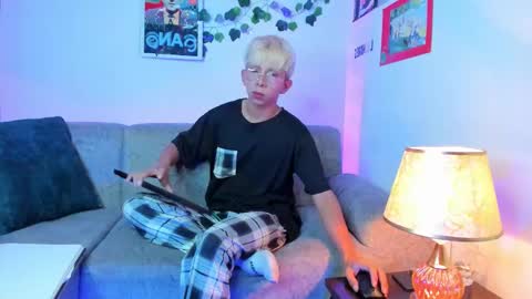 Son Hyunjin online show from March 2026 05:17:01 PM