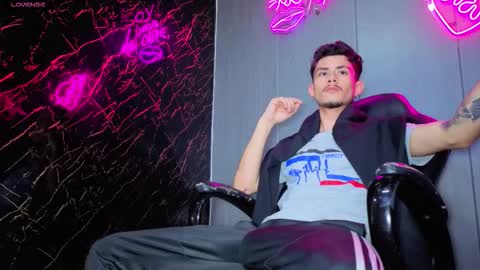 Snapshot of i_am_kelvis_ chatting on November 2025 09:20:01 AM kelvis online show from November 2025 09:20:01 AM