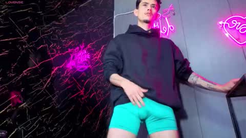 Snapshot of i_am_kelvis_ chatting on November 2025 04:28:01 PM kelvis online show from November 2025 04:28:01 PM