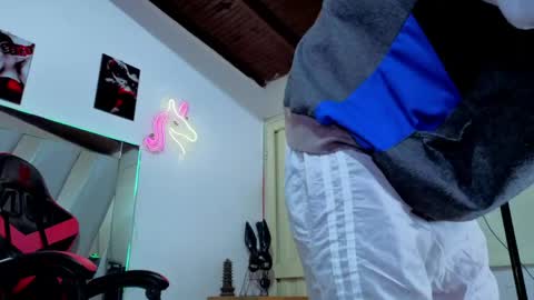 Snapshot of i_am_kelvis_ chatting on April 2026 02:24:02 AM kelvis online show from April 2026 02:24:02 AM