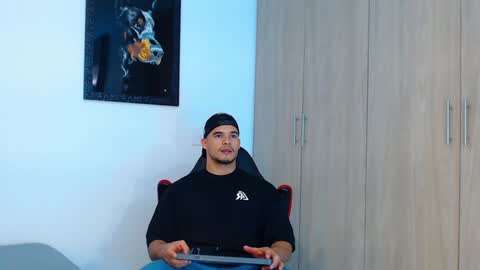 Snapshot of ian_hammer chatting on January 2025 01:42:01 AM I A N -- H A M M E R online show from January 2025 01:42:01 AM