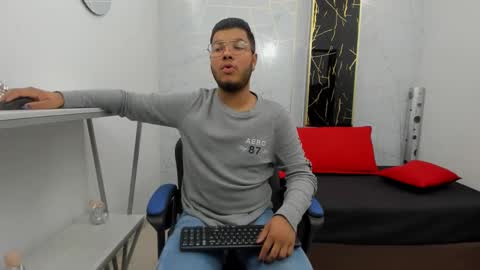       online show from November 2025 03:17:01 AM