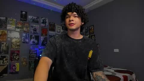 Snapshot of ian_versace chatting on November 2025 08:25:02 PM Andres online show from November 2025 08:25:02 PM