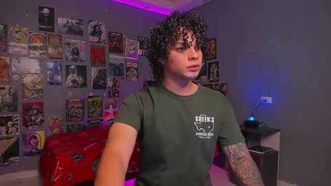 Snapshot of ian_versace chatting on December 2025 01:02:02 AM Andres online show from December 2025 01:02:02 AM