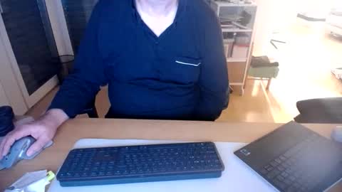 Snapshot of iandy12 chatting on November 2025 10:32:01 PM iandy12 online show from November 2025 10:32:01 PM