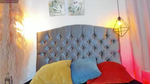 ian  online show from October 2025 03:18:02 AM